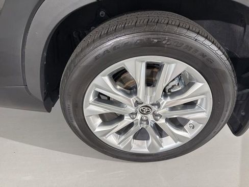 Used 2024 Toyota Highlander Limited AWD/4WD image 7