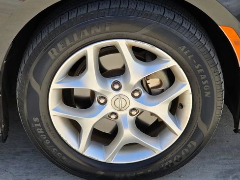 Used 2017 Chrysler Pacifica Touring-L w/ Tire & Wheel Group FWD image 31
