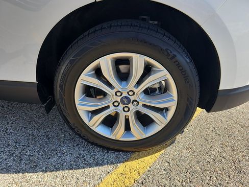 Used 2022 Ford Edge Titanium image 32