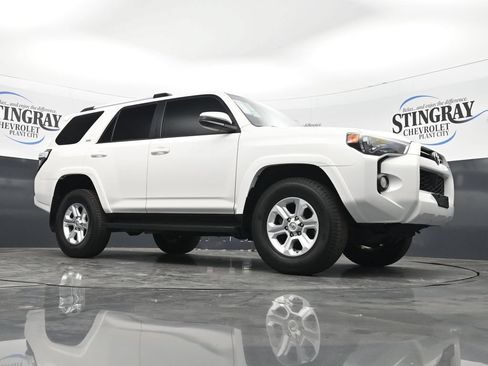 Used 2020 Toyota 4Runner SR5 AWD/4WD image 26