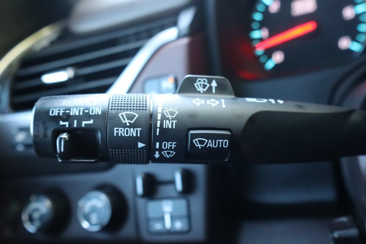 Used 2018 Chevrolet Tahoe Premier AWD/4WD image 34