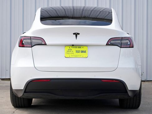 Used 2022 Tesla Model Y Performance image 11