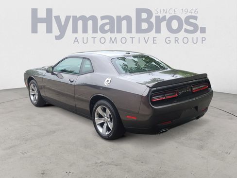 Used 2019 Dodge Challenger SXT RWD image 5