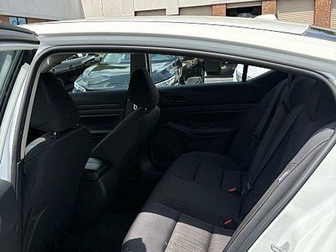 Used 2025 Nissan Altima 2.5 SV FWD image 7