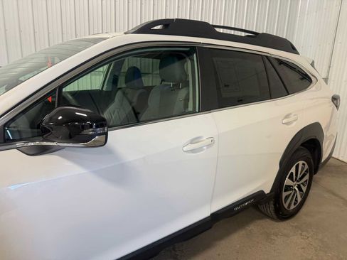 Certified 2025 Subaru Outback Premium w/ Popular Package #1A AWD/4WD image 7