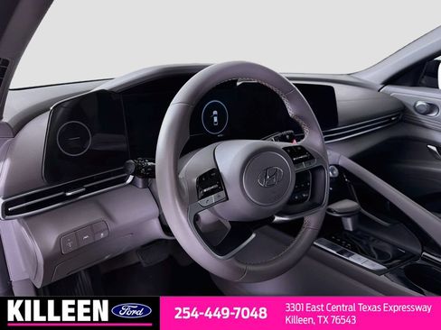 Used 2023 Hyundai Elantra SEL w/ Convenience Package FWD image 11