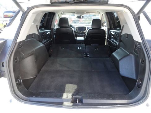 Used 2019 GMC Terrain SLT w/ Preferred Package FWD image 12