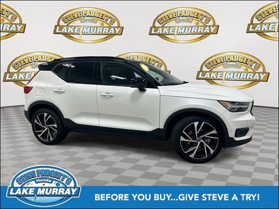 Used 2022 Volvo XC40 T5 R-Design w/ Advanced Package