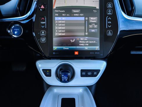 Used 2018 Toyota Prius Prime Premium image 33