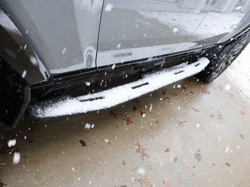 New 2025 GMC Hummer EV 2X image 36