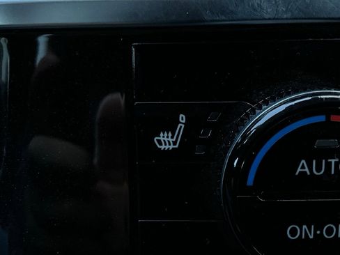 Used 2025 Nissan Pathfinder SV image 29