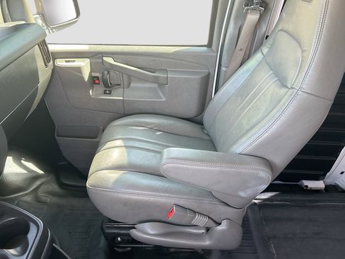 Used 2021 GMC Savana 2500 w/ Driver Convenience Package image 21