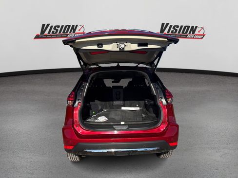 Used 2019 Nissan Rogue SV image 11