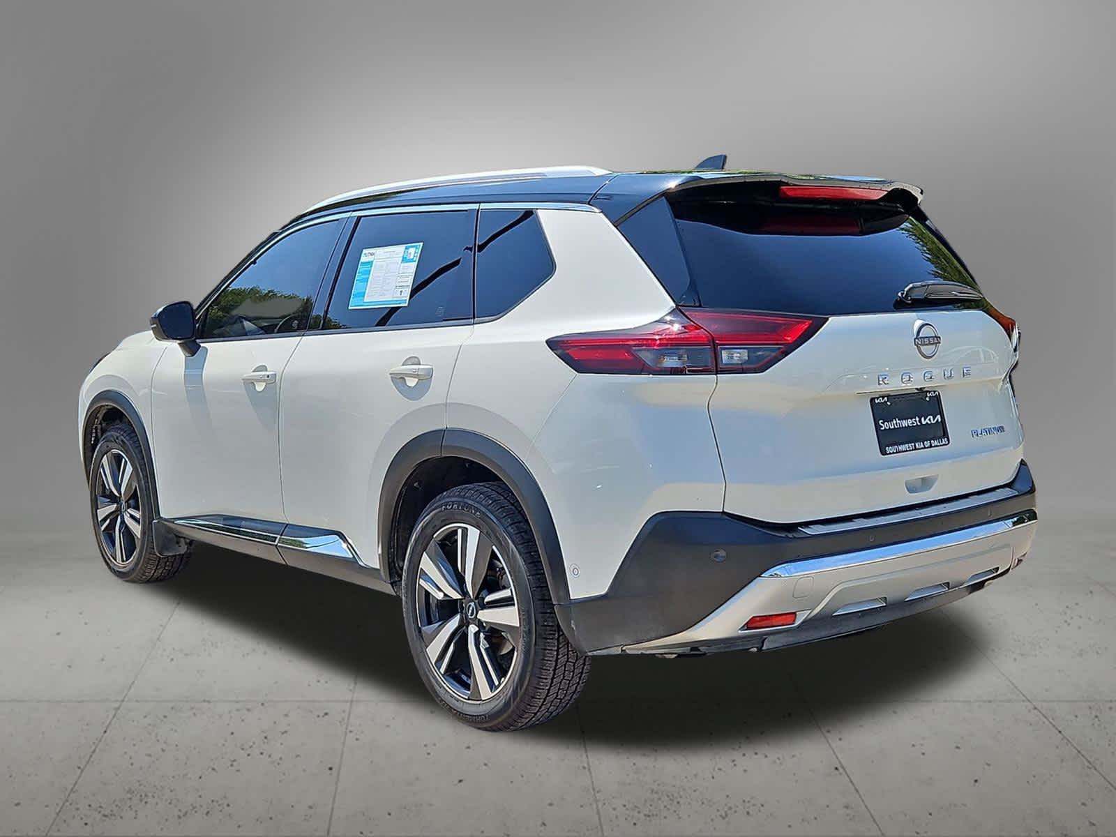 Used 2023 Nissan Rogue Platinum w/ Platinum Premium Package FWD image 3