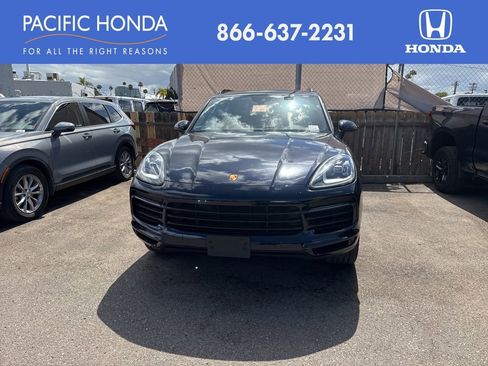 Used 2021 Porsche Cayenne AWD/4WD image 1
