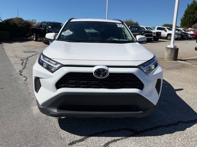Used 2025 Toyota RAV4 XLE AWD/4WD image 2