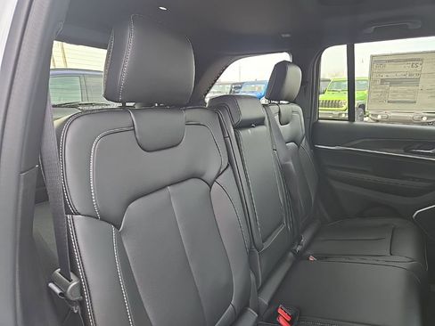 New 2026 Jeep Grand Cherokee Limited w/ Limited Altitude Package AWD/4WD image 93