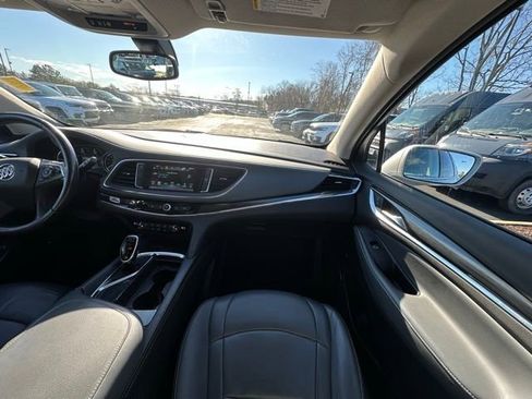 Used 2018 Buick Enclave Essence image 28