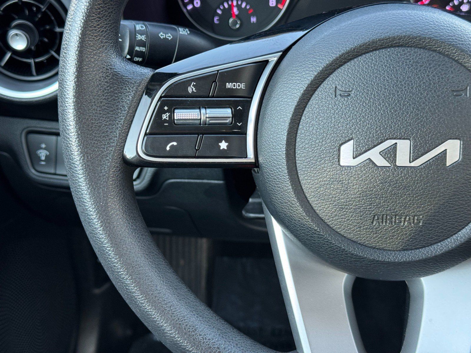Used 2024 Kia Forte LXS FWD image 19