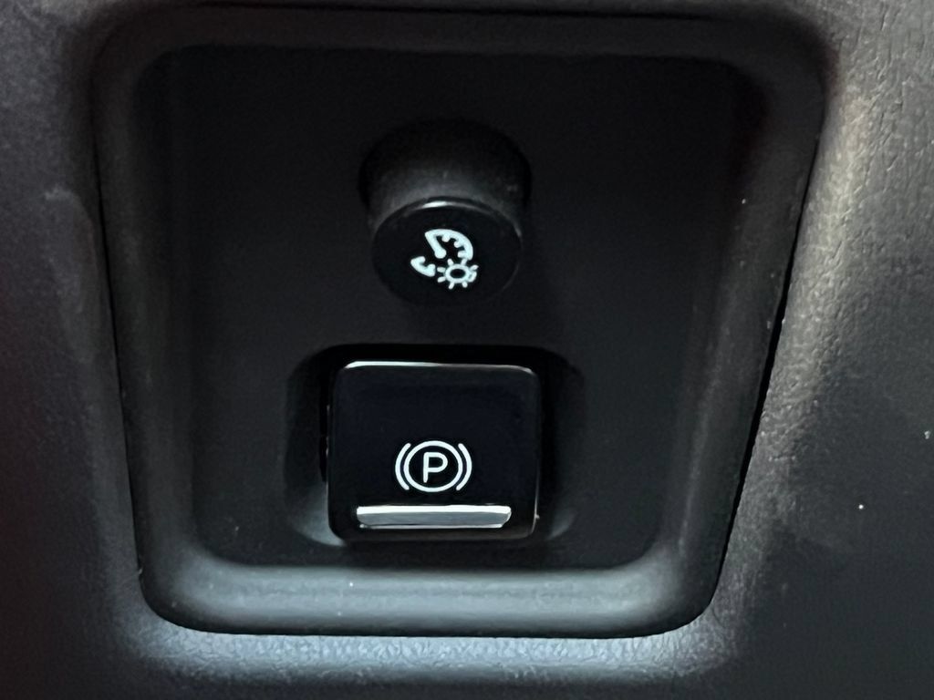 Used 2020 Chevrolet Corvette Stingray Preferred Cpe w/ 2LT Preferred Equipment Group RWD image 20