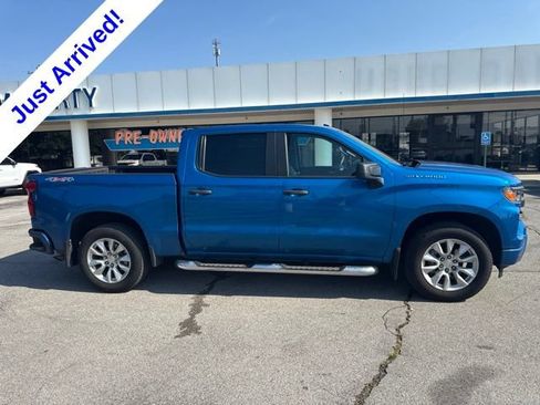 Used 2023 Chevrolet Silverado 1500 Custom AWD/4WD image 2