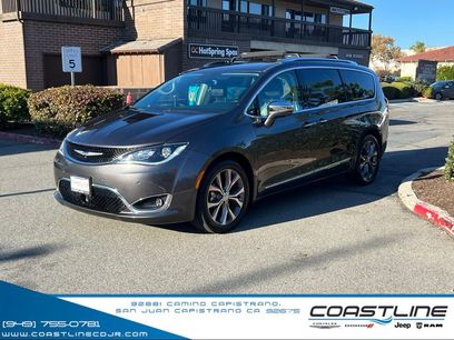 Used 2019 Chrysler Pacifica Limited w/ Tire & Wheel Group