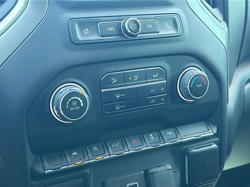 Used 2023 Chevrolet Silverado 1500 Custom image 31