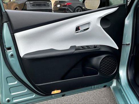 Used 2019 Toyota Prius Limited image 19