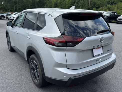 Used 2024 Nissan Rogue SV AWD/4WD image 7