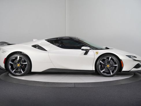 Used 2023 Ferrari SF90 Spider AWD/4WD image 9