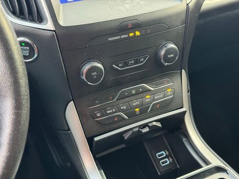 Used 2020 Ford Edge SEL image 35