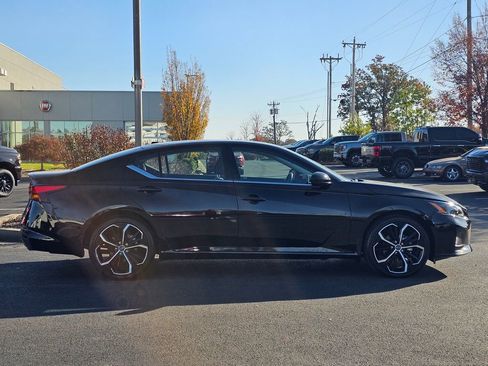 Used 2024 Nissan Altima 2.5 SR w/ SR Premium Package image 4