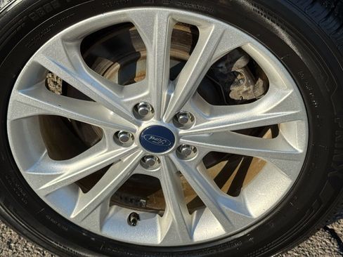 Used 2017 Ford Escape SE image 41