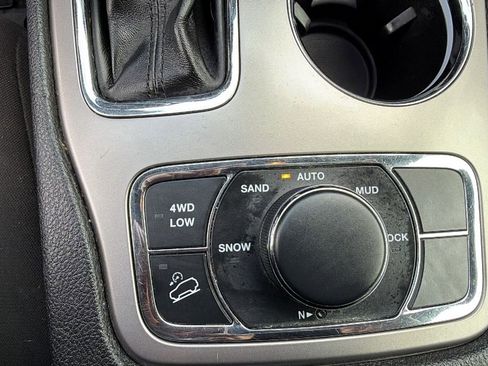 Used 2021 Jeep Grand Cherokee Laredo image 22