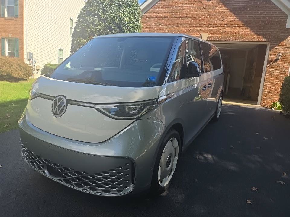 Used 2025 Volkswagen ID. Buzz Pro S Plus w/ Cupholders Package RWD image 3