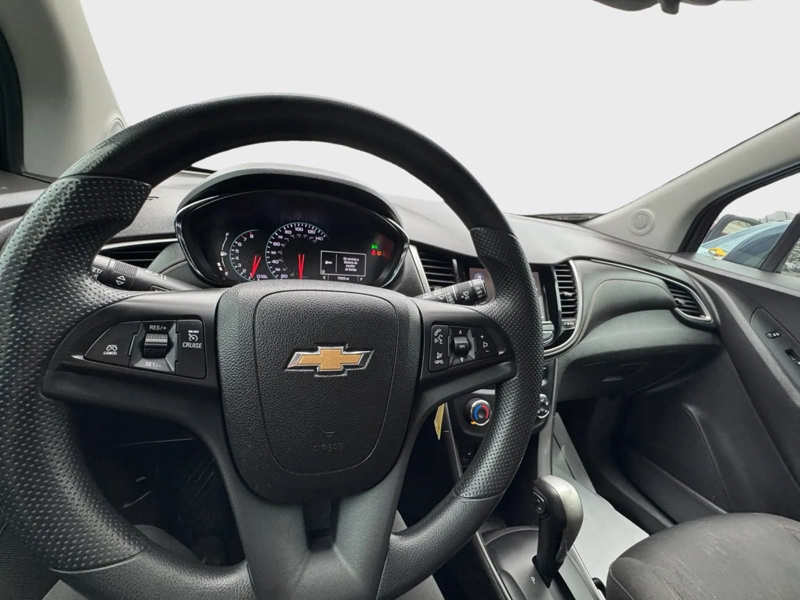 Used 2018 Chevrolet Trax LT w/ LPO, Cargo Package FWD image 12