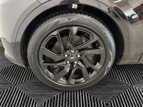 Used 2024 Land Rover Discovery Dynamic SE image 14