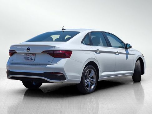Used 2023 Volkswagen Jetta SE w/ Panoramic Sunroof Package FWD image 5