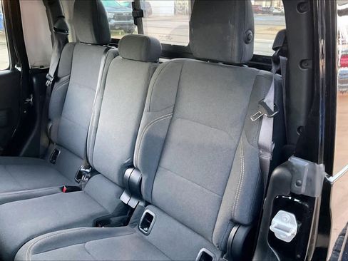 Used 2025 Jeep Gladiator Sport image 19