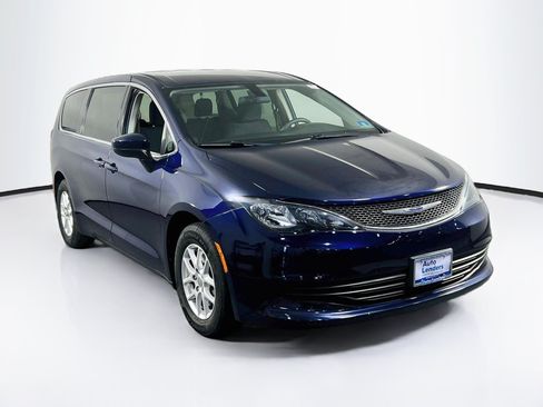 Used 2018 Chrysler Pacifica LX FWD image 3