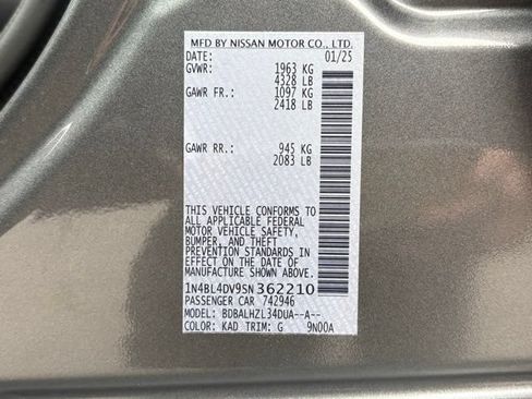 Used 2025 Nissan Altima 2.5 SV FWD image 29