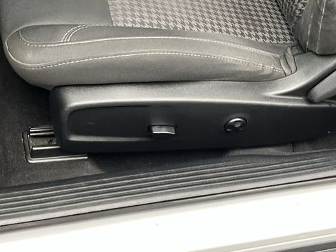 Used 2019 Dodge Challenger SXT w/ Driver Convenience Group RWD image 10