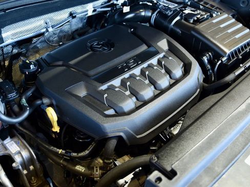 Used 2023 Volkswagen Tiguan SE image 28