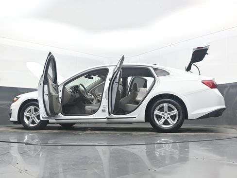 Used 2021 Chevrolet Malibu LS image 43