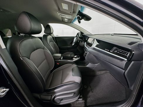 Used 2022 Kia Niro EX image 30