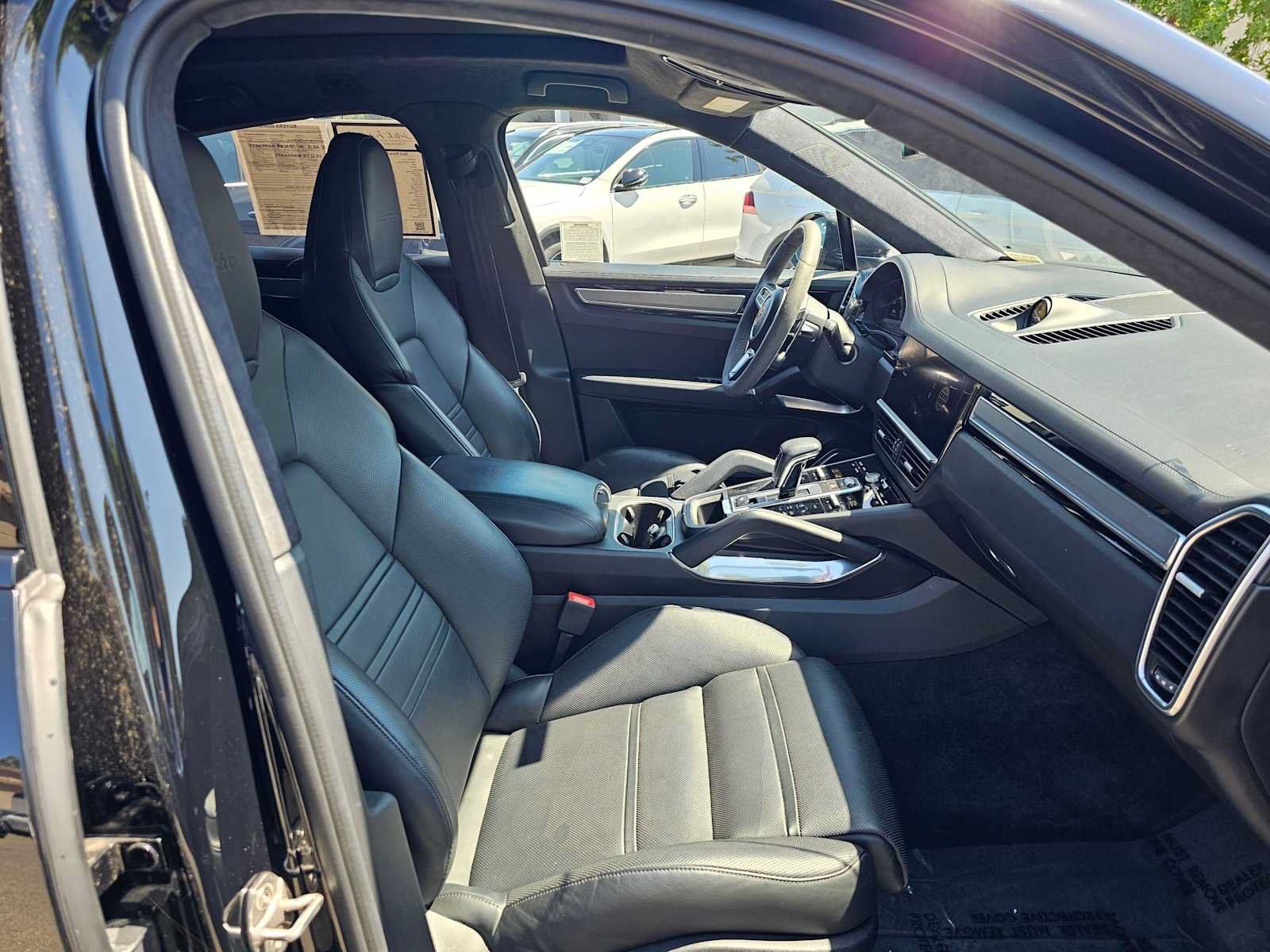 Used 2022 Porsche Cayenne Turbo AWD/4WD image 10