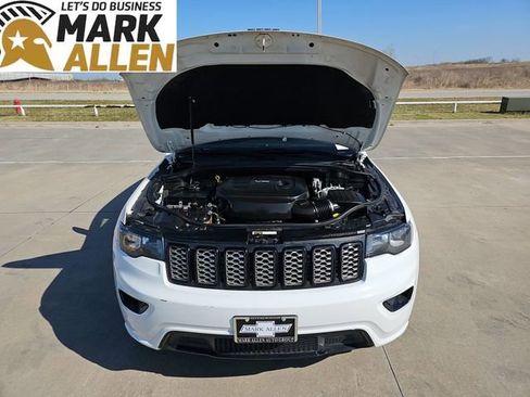 Used 2018 Jeep Grand Cherokee Altitude image 29