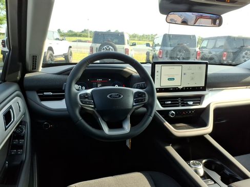 Used 2026 Ford Explorer Active RWD image 15