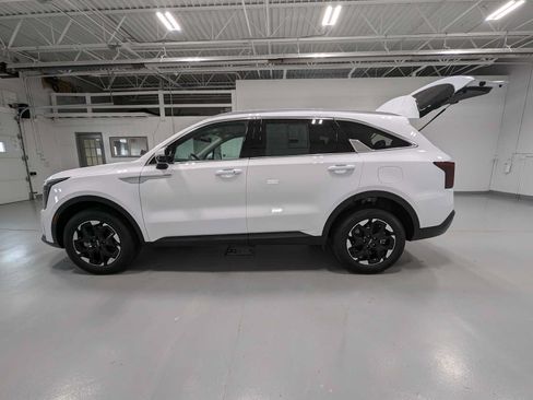 Used 2025 Kia Sorento S AWD/4WD image 12