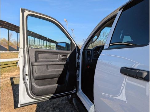 Used 2017 RAM 1500 Express image 9